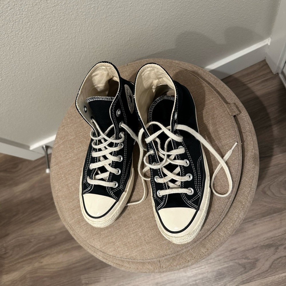 Stylish Black and White High-Top Sneakers - Picture 2 of 4